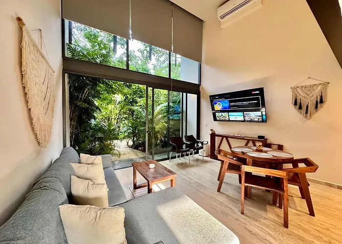 Beautiful Loft Minutes From The Sea!