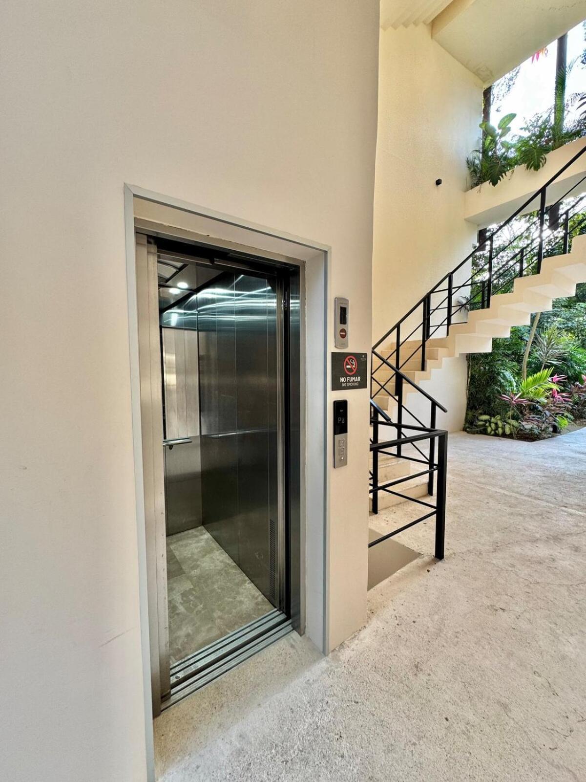 Beautiful Loft Minutes From The Sea! *